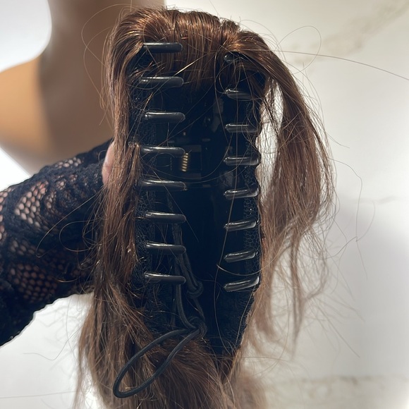 💯% 16” HUMAN Ponytail Claw Clip and Drawstring, Straight, Medium Brown - Picture 7 of 7